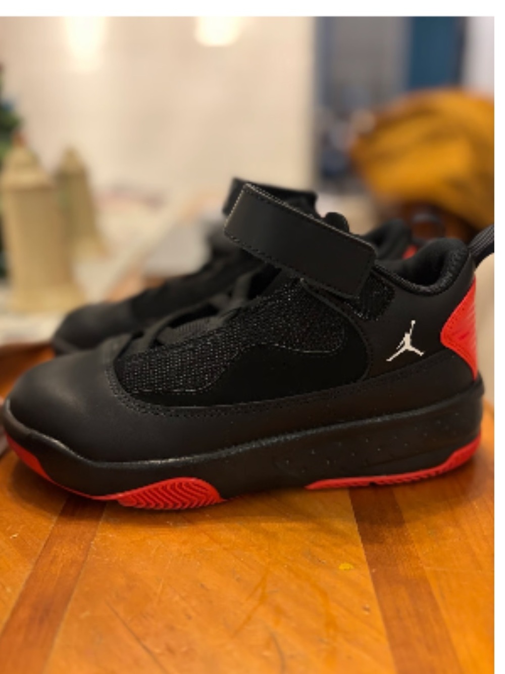 Air Jordan Max Aura 2 Kids Black and Red Basketball Shoe Size 11C